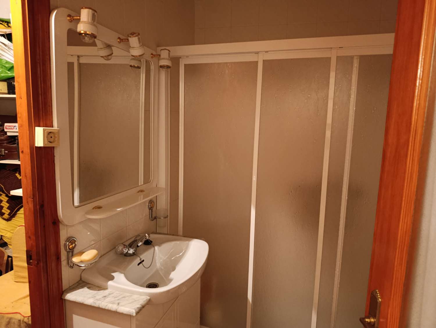 House with land in Mogón