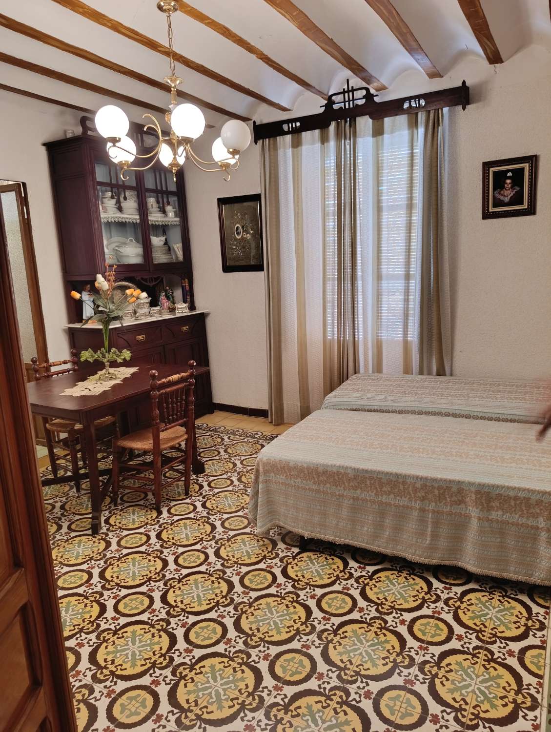 House with land in Mogón